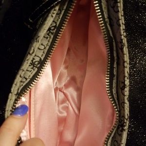 Guess Bags - Guess purse NWOT Guess Bags - Guess purse NWOT